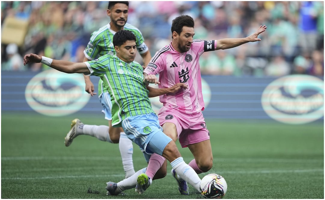 Obed Vargas y Lionel Messi Foto: Imago7