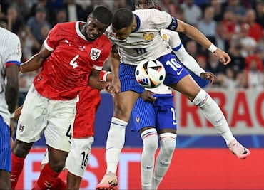 Kylian Mbappé salió con un duro golpe en la nariz en la victoria de Francia ante Austria