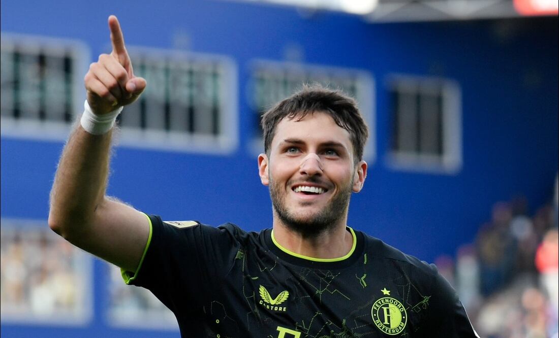 Santiago Giménez cada vez está más cerca de la élite, pero su futuro está en manos del Real Madrid, PSG o Arsenal / FOTO: @Santigim11