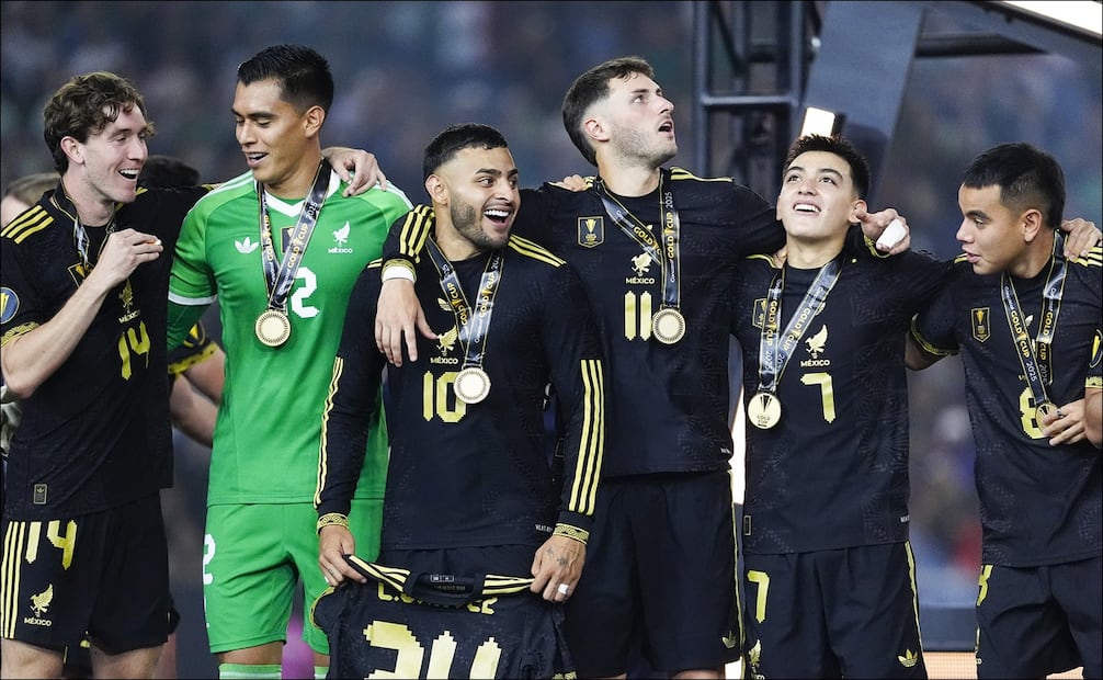 Jugadores de la Selección Mexicana celebran tras vencer a Estados Unidos en la Final de la Copa Oro 2025. FOTO: Imago7