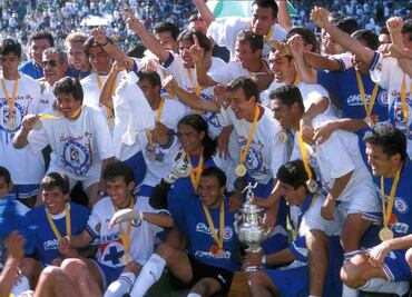 La alineación que ganó el último campeonato del Cruz Azul en 1997