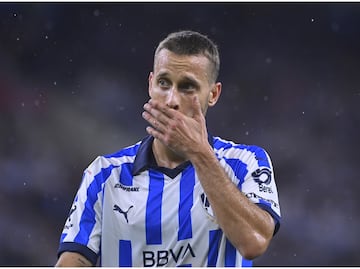 Sergio Canales se vuelve a lesionar en su regreso después de tres meses