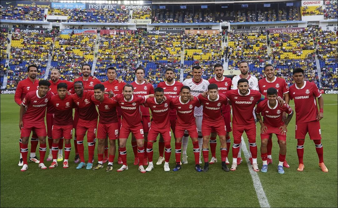 Jugadores del Toluca posan para la foto previa al partido contra América en el Estadio Ciudad de los Deportes. FOTO: Imago7