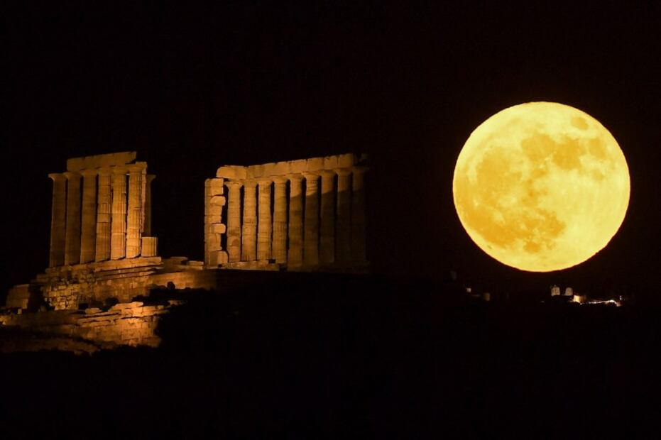 Así se vio la Superluna de fresa en el mundo