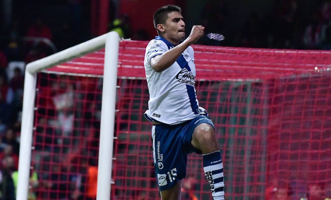 Guillermo Martínez festeja luego de que su gol de fiera el triunfo al Puebla ante Toluca. Foto: Imago7