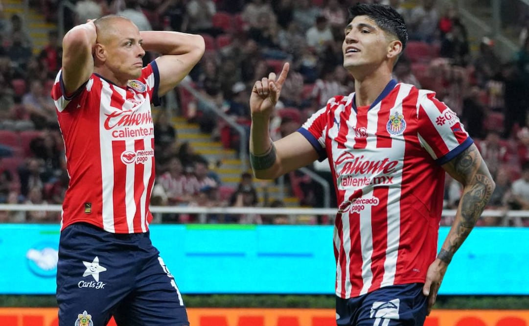 Chicharito Hernández está molesto con la llegada de Alana Pulido, debido a que tendrá menos minutos en Chivas. Foto: Especial