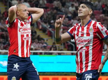 Chicharito Hernández está molesto con la llegada de Alan Pulido ¿Se va de Chivas?