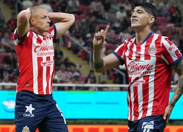 Chicharito Hernández está molesto con la llegada de Alan Pulido ¿Se va de Chivas?