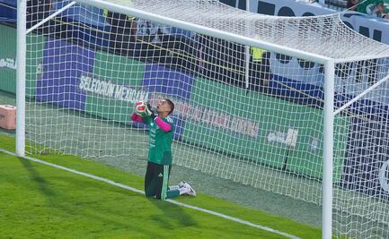 Afición de Torreón abuchea a Tala Rangel cada que toca el balón; querían a Acevedo de titular