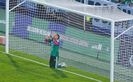 Afición de Torreón abuchea a Tala Rangel cada que toca el balón; querían a Acevedo de titular