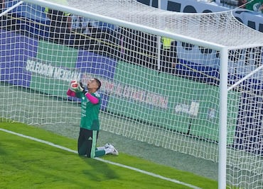 Afición de Torreón abuchea a Tala Rangel cada que toca el balón; querían a Acevedo de titular