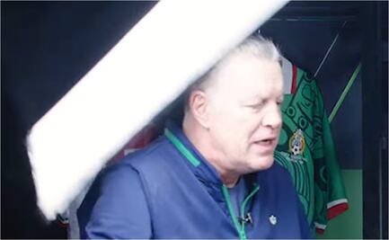 ¡Susto en el set! Ricardo Peláez es golpeado por una luz en plena grabación de un programa