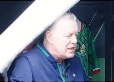 ¡Susto en el set! Ricardo Peláez es golpeado por una luz en plena grabación de un programa