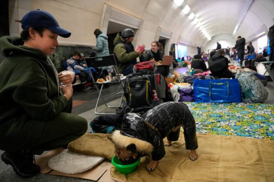 10 desoladoras fotos del metro de Kiev, el refugio de familias ucranianas