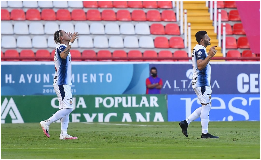Cristian Calderón y Alexis Vega con Chivas / FOTO: Imago7