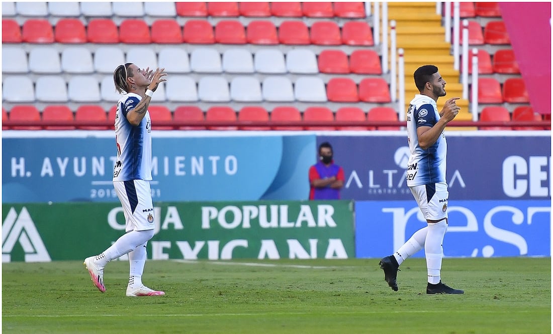 Cristian Calderón y Alexis Vega con Chivas / FOTO: Imago7