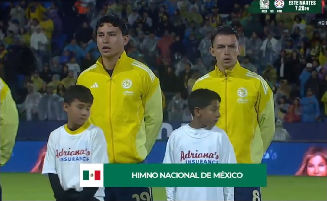 Álvaro Fidalgo cantó el Himno Nacional, previo al duelo América vs LA Galaxy. FOTO: Captura