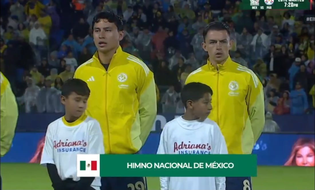 Álvaro Fidalgo cantó el Himno Nacional, previo al duelo América vs LA Galaxy. FOTO: Captura