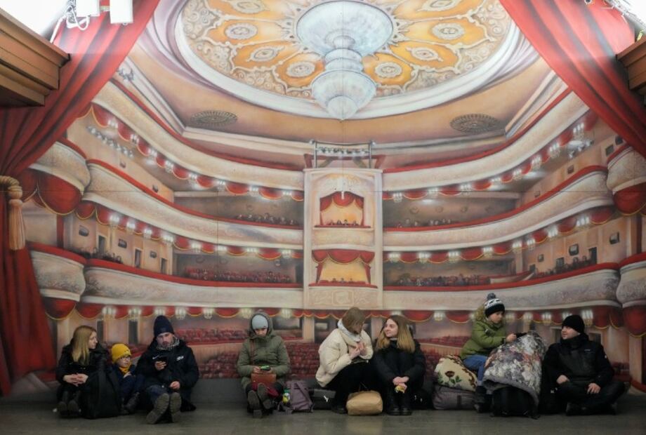 10 desoladoras fotos del metro de Kiev, el refugio de familias ucranianas