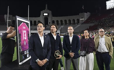 Guillermo Ochoa recibe homenaje por su trayectoria con Selección Mexicana; es ovacionado en Los Ángeles