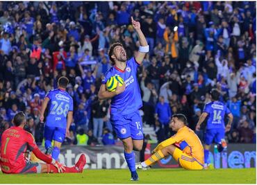 Cruz Azul se impone a Tigres y suma su quinta victoria de forma consecutiva
