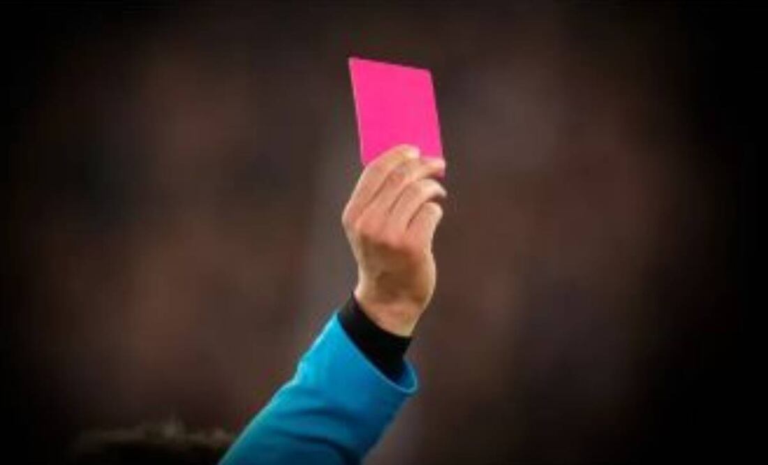 La tarjeta rosa se aplicará en la Copa América en caso de sospecha de traumatismo de un jugador. Foto: Especial