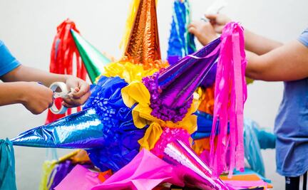 10 sencillos pasos para hacer una piñata navideña
