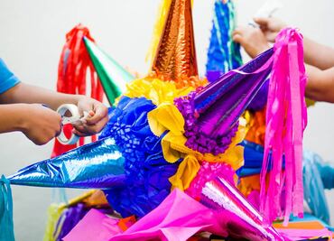 10 sencillos pasos para hacer una piñata navideña