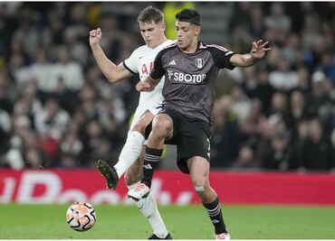 Raúl Jiménez jugó medio tiempo en la derrota del Fulham ante el líder Tottenham