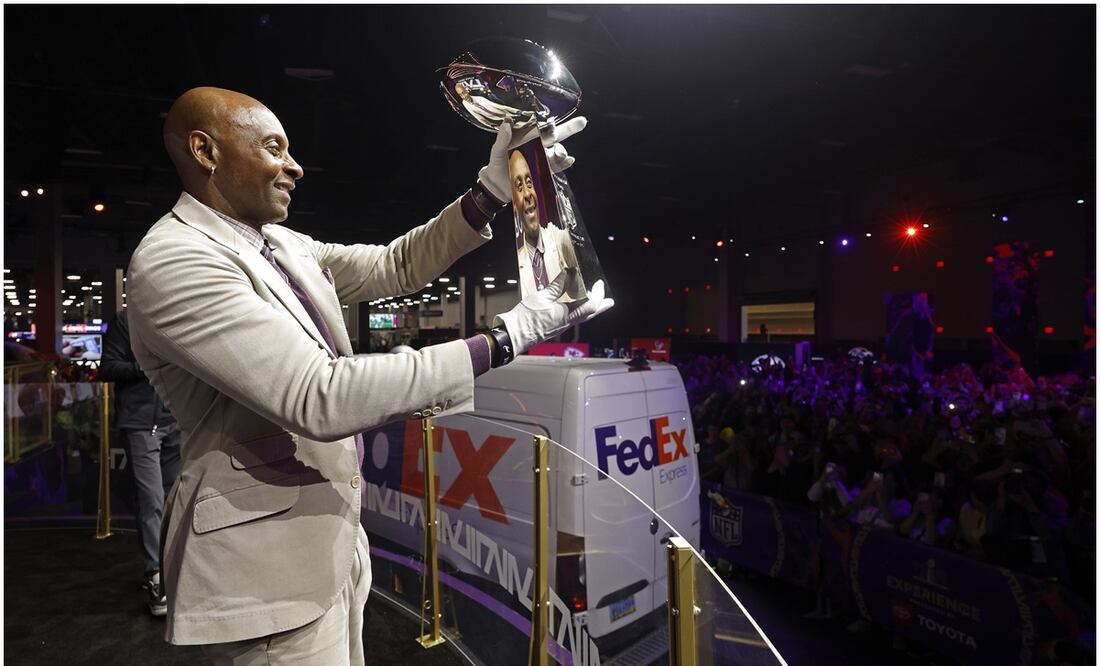 Jerry Rice con el Vince Lombardi en el NFL Experience / FOTO: EFE