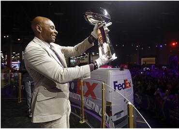 Jerry Rice inaugura el NFL Experience en vísperas del Super Bowl