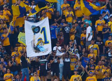 La barra de Tigres le dedicó un minuto de aplausos a Nahuel Guzmán en el partido ante Necaxa