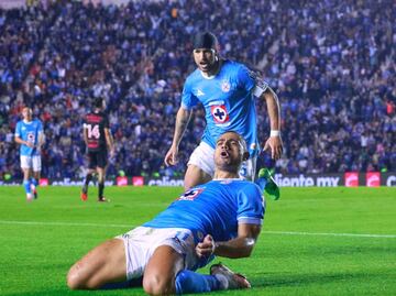 Cruz Azul pita con una contundente goleada ante Tijuana en la fecha tres