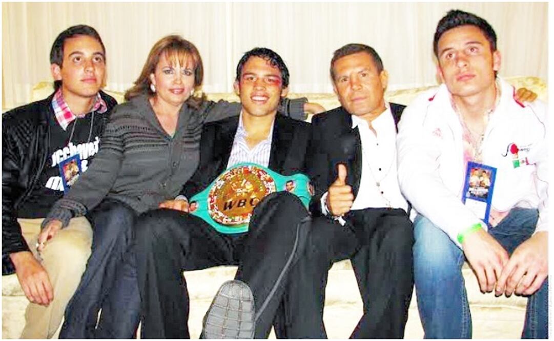 Julio César Chávez con su familia / FOTO: Instagram @jcchavezjr