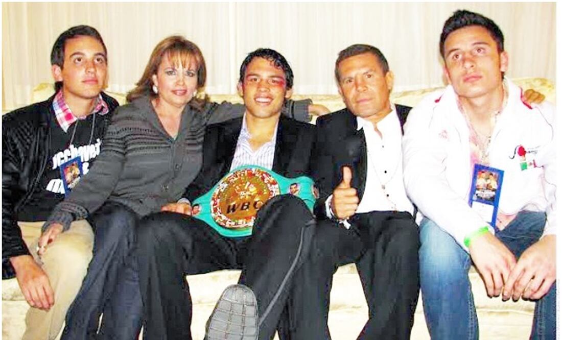 Julio César Chávez con su familia / FOTO: Instagram @jcchavezjr