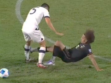 Carrasquilla cometió una nueva plancha jugando con la selección de Panamá ¿Lesionó al rival?