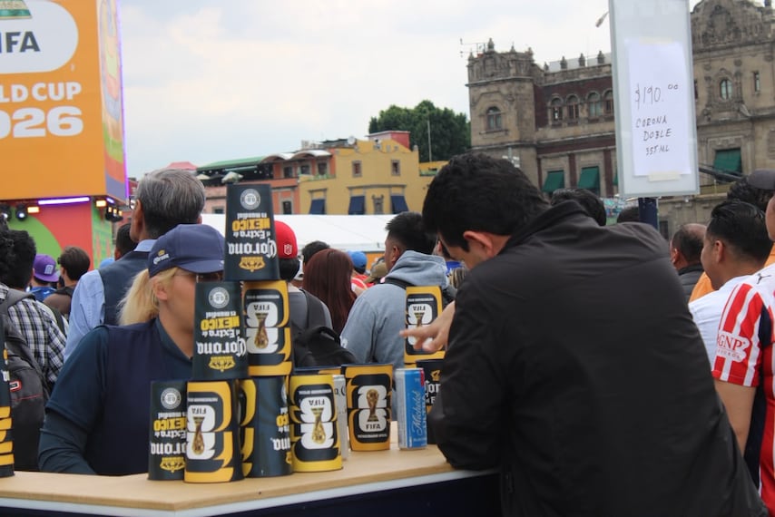 Venta de bebidas sin alcohol en el Fan Fest de la Ciudad de México - Fotos: Fernanda Dávalos | EL UNIVERSAL