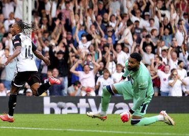 Raúl Jimenez se quedó en la banca en el triunfo del Fulham ante Sheffield