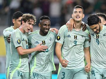 México se impuso a Surinam con doblete de César Montes en Copa Oro