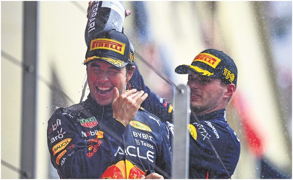 'Checo' Pérez y Max Verstappen en Fórmula 1 / FOTO: AFP