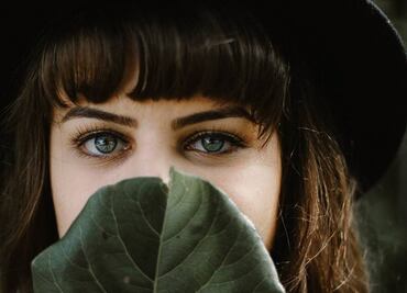 10 serums para aplicar en tus cejas y lograr una mirada definida