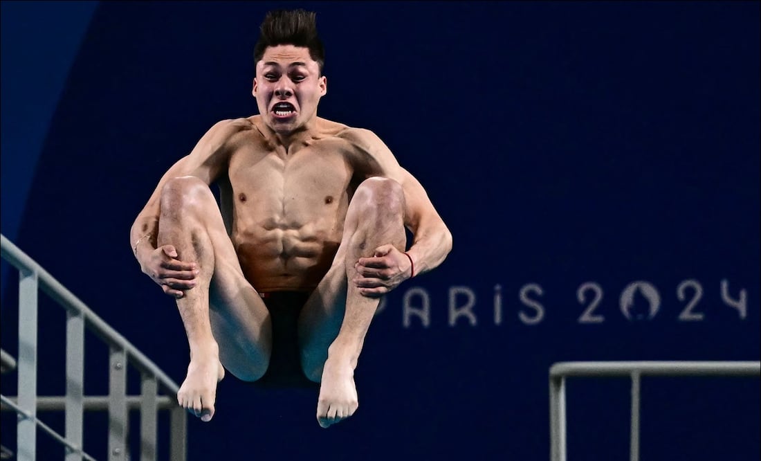 Osmar Olvera, durante su participación en el trampolín de 3m en París 2024. FOTO: AFP