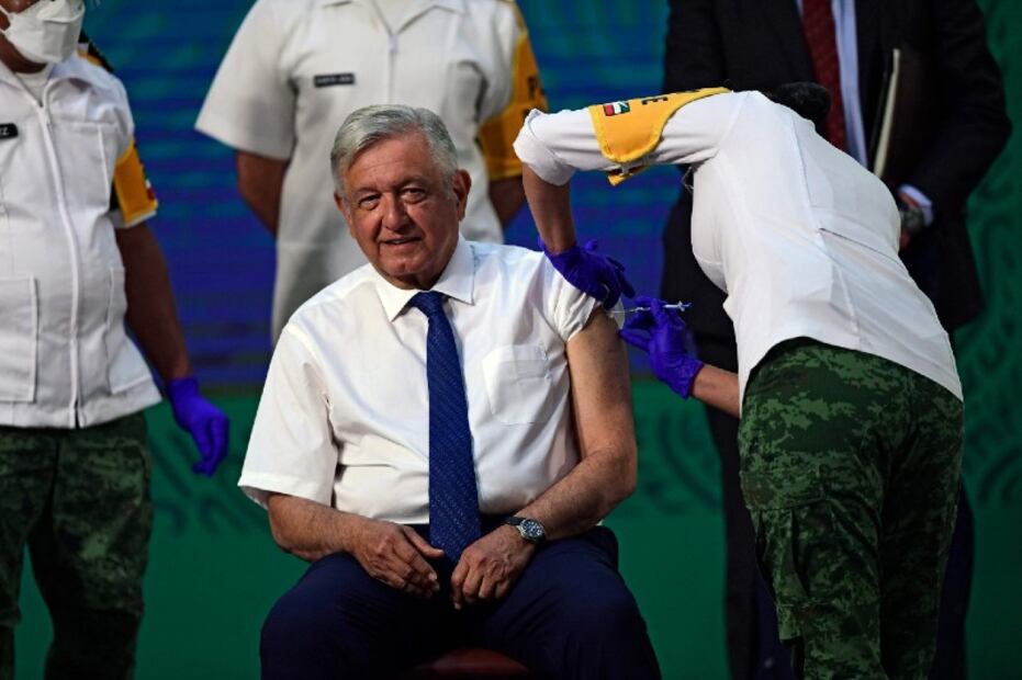 Los 10 mejores memes de AMLO tras su vacunación contra Covid-19