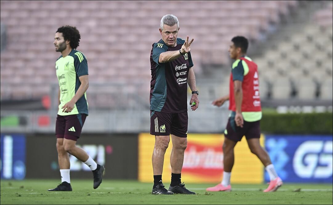 Javier Aguirre da indicaciones durante la práctica del Tri en el Rose Bowl. FOTO: Imago7