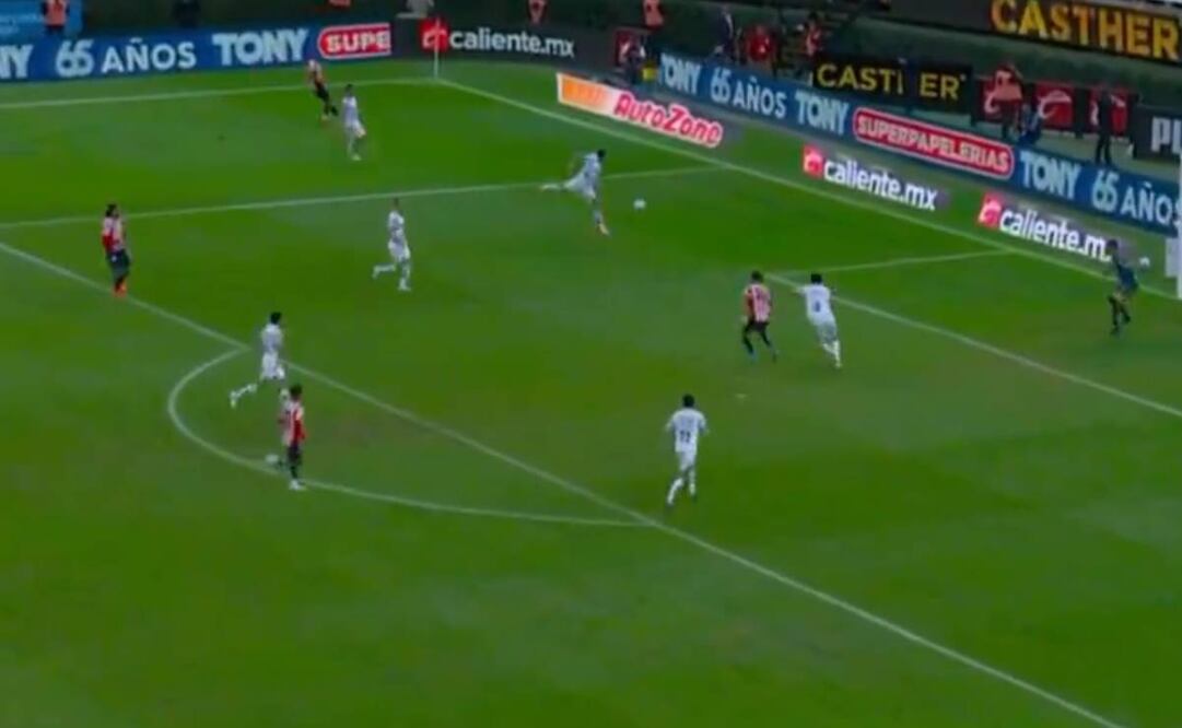 Marín puso el gol que aventaja a Chivas. Foto: Especial.