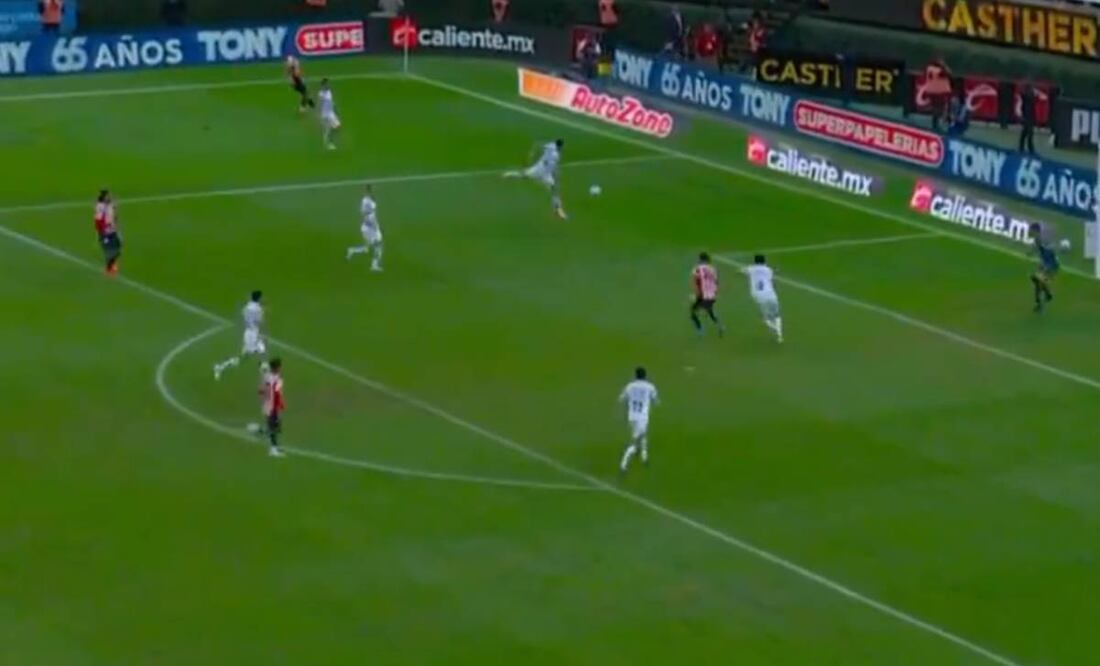 Marín puso el gol que aventaja a Chivas. Foto: Especial.