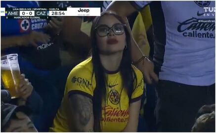 Aficionada del América se hace viral durante la transmisión del partido ante Cruz azul; buscan sus redes 