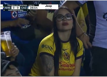 Aficionada del América se hace viral durante la transmisión del partido ante Cruz azul; buscan sus redes