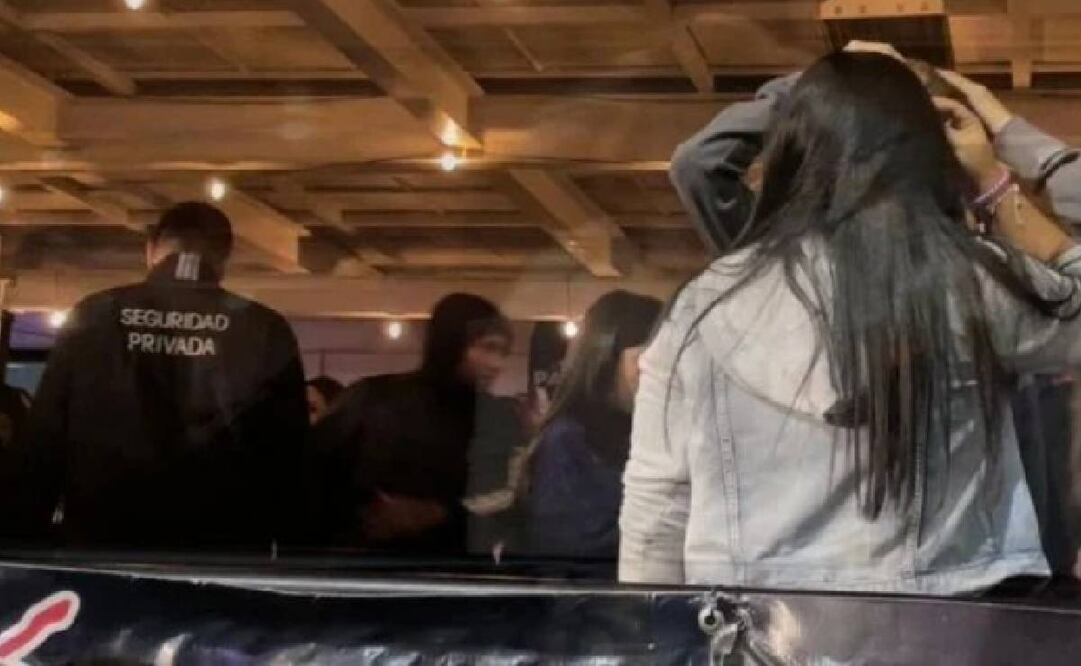 El Gullit Peña intentó pasar desapercibido en León tapándose el rostro. Foto: La silla rota