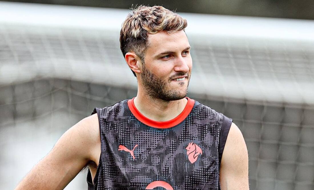 Santiago Giménez, a menos de un año del Mundial 2026, confirma su estadía en el Milan